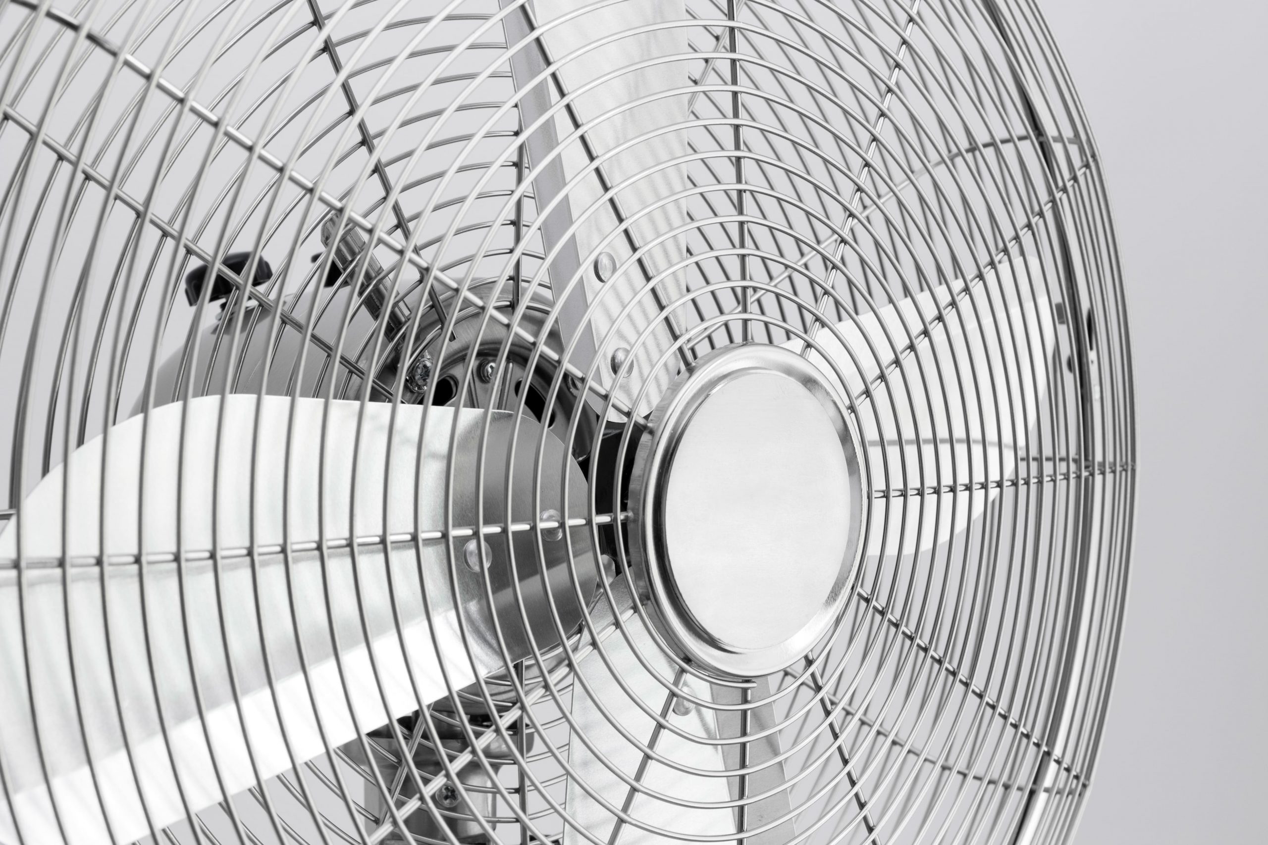 Ventilador o aire acondicionado: ¿Qué equipo elegir para tu empresa?