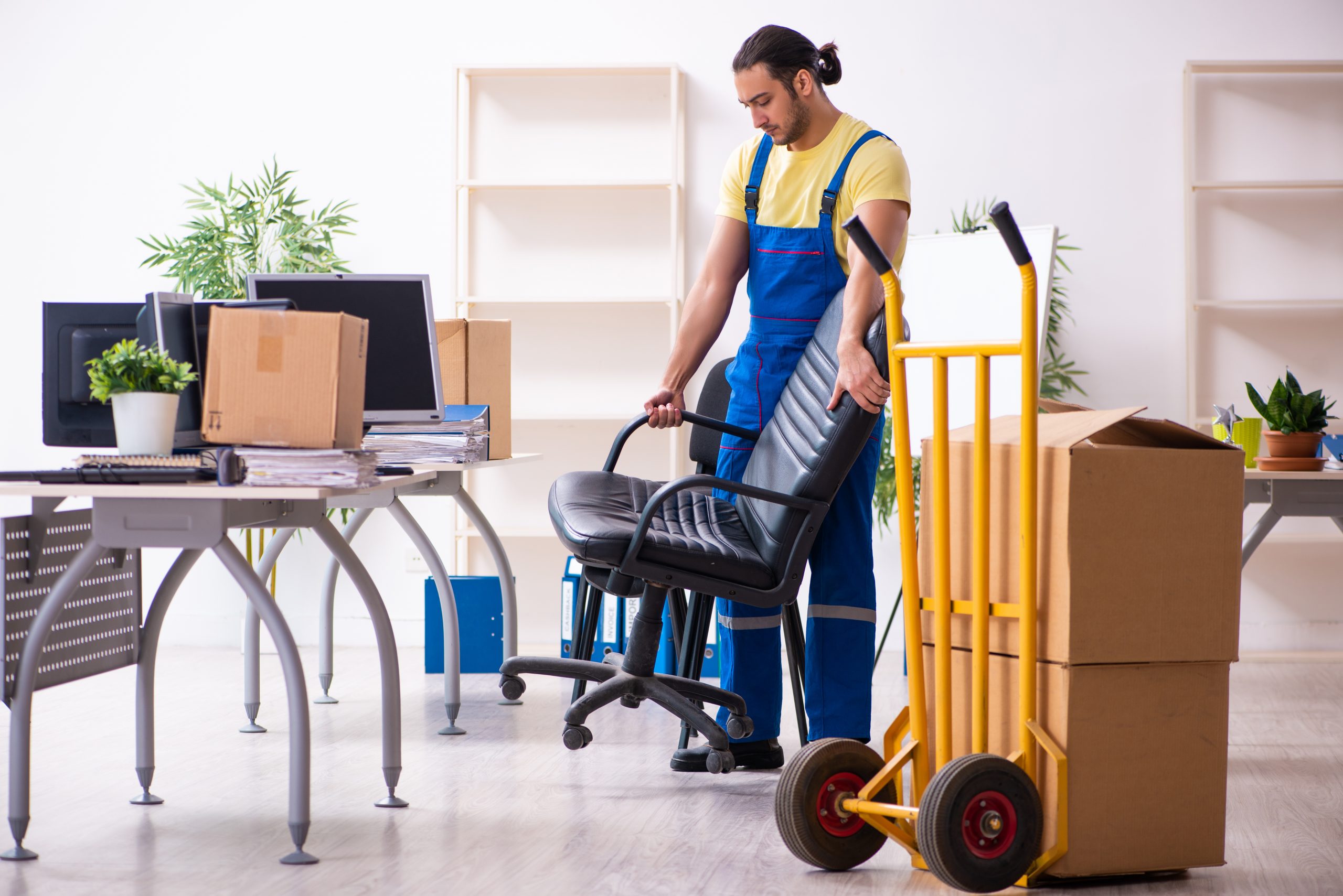 Desarrollo de una política de compras sostenibles con muebles de oficina reciclados