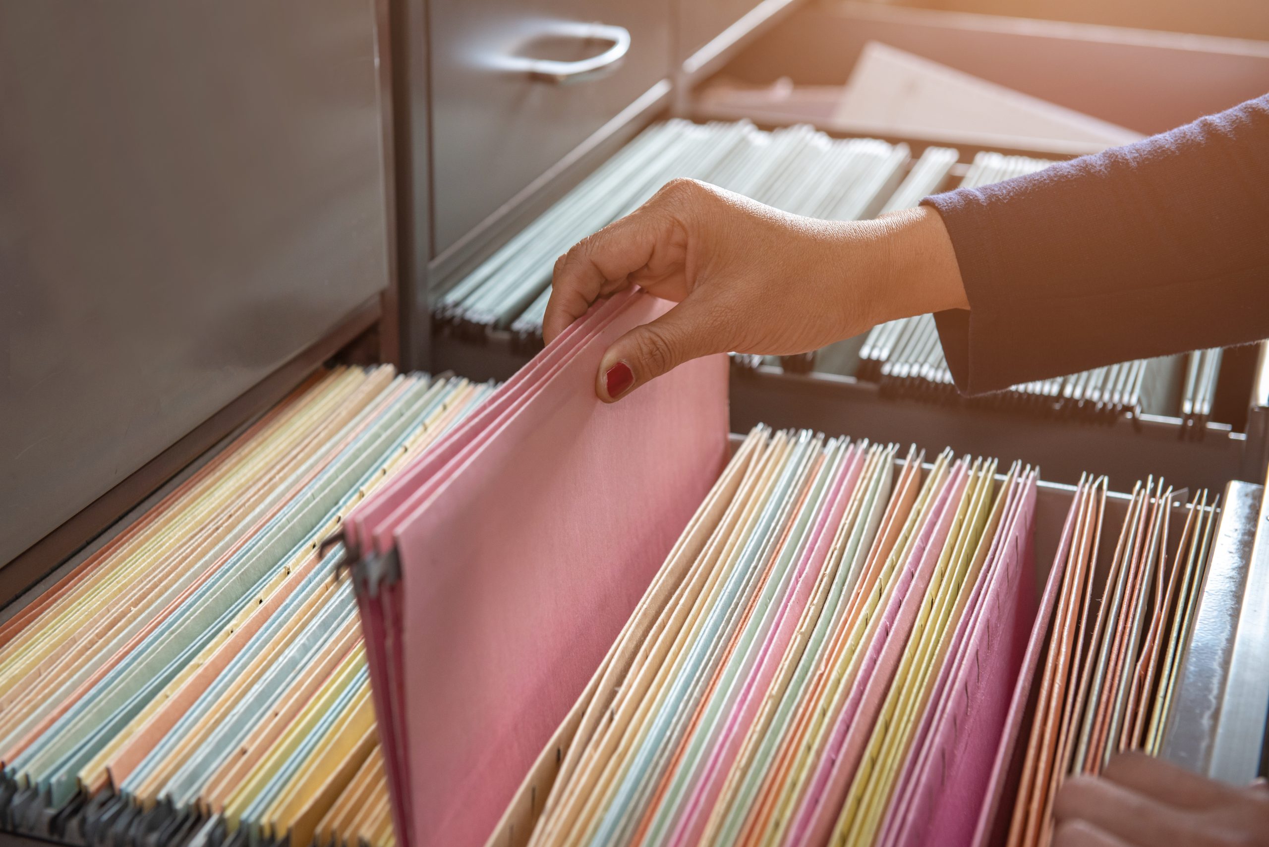 Guía de compra: ¿Qué tipo de armario debes comprar para tu oficina?