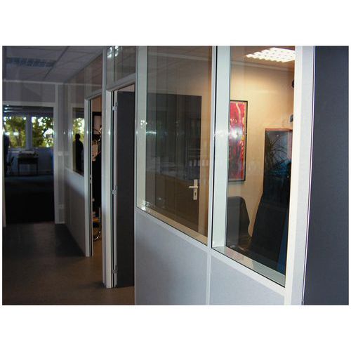 Cerramiento de tabique doble de chapa de acero melaminado - Panel acristalado (8 mm) - Altura 2,50 m